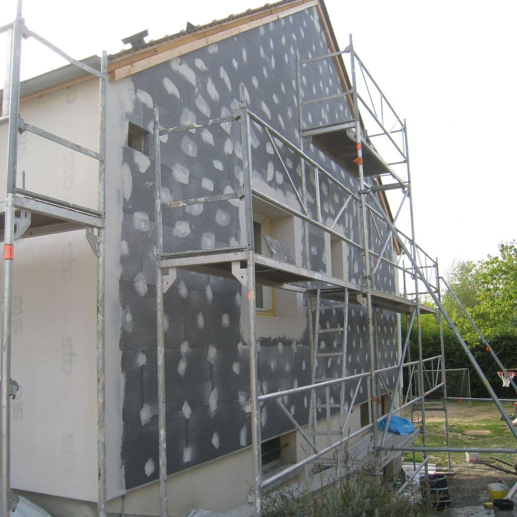 Échafaudage pour rénover la façade